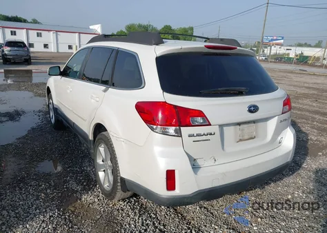 2013 Subaru Outback 2.5I Premium z USA, uszkodzony, nr VIN 4S4BRCCC7D3272146